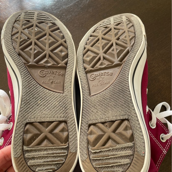 ❗️SOLD❗️Maroon Hightop Converse - Picture 4 of 9